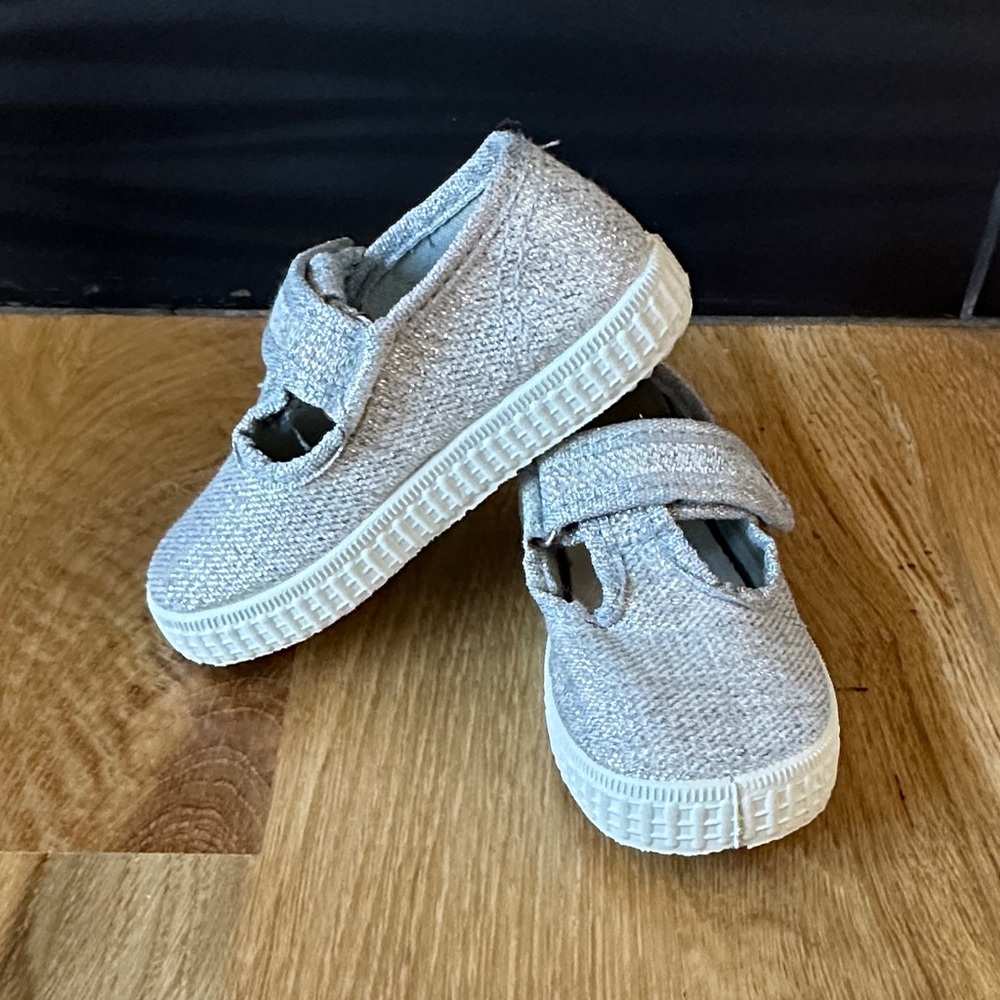 Kids Gray Slip-On Shoes - Cienta (US 2.5)